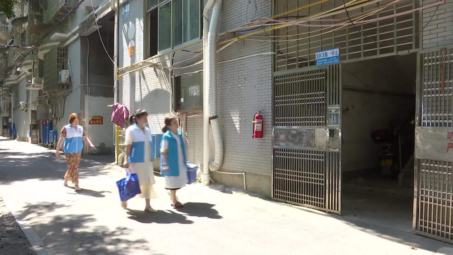 南坪街道：家庭医生上门为老人接种疫苗