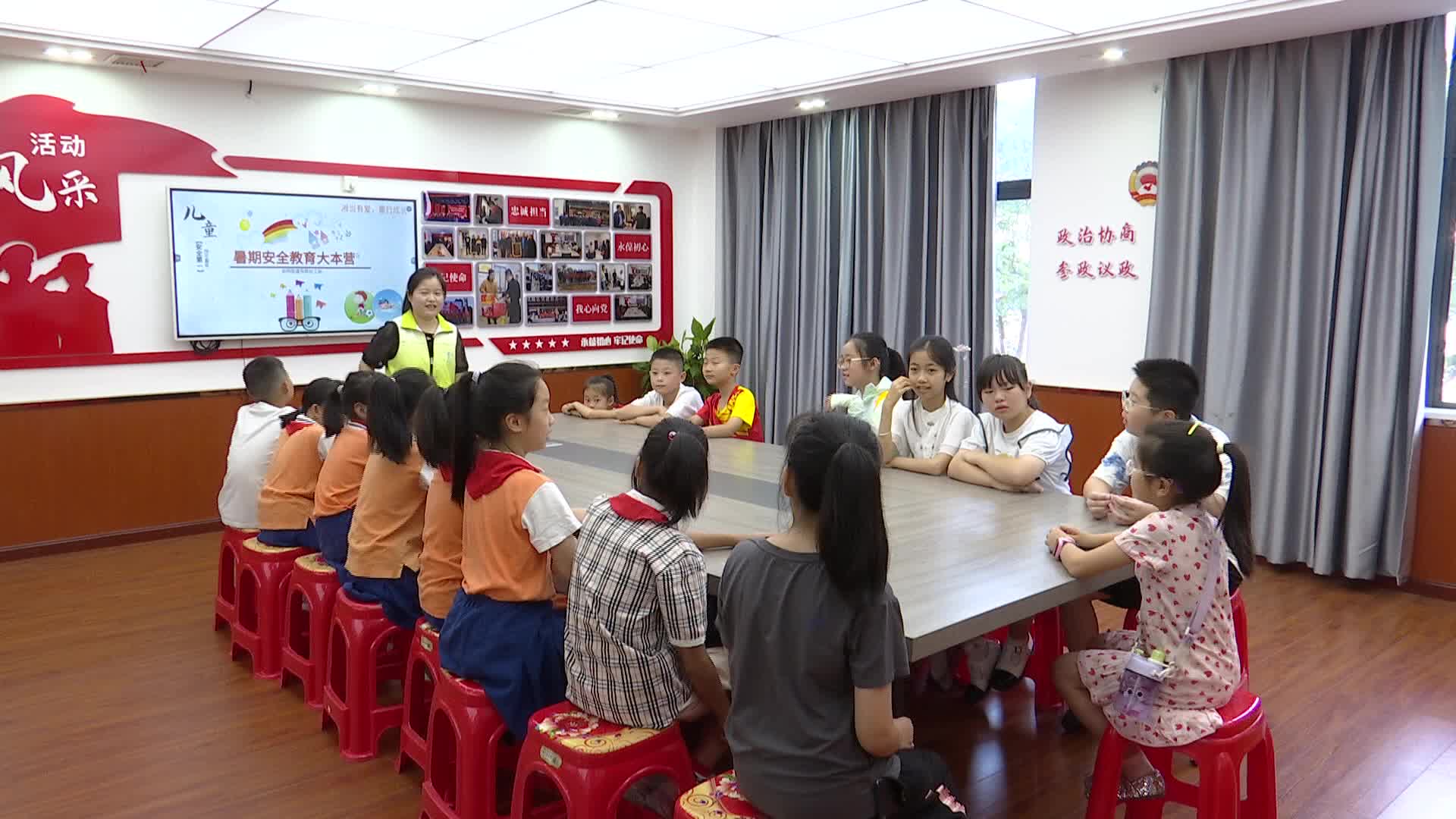 启明街道组织开展“湘当有爱 童行成长”暑期安全教育活动