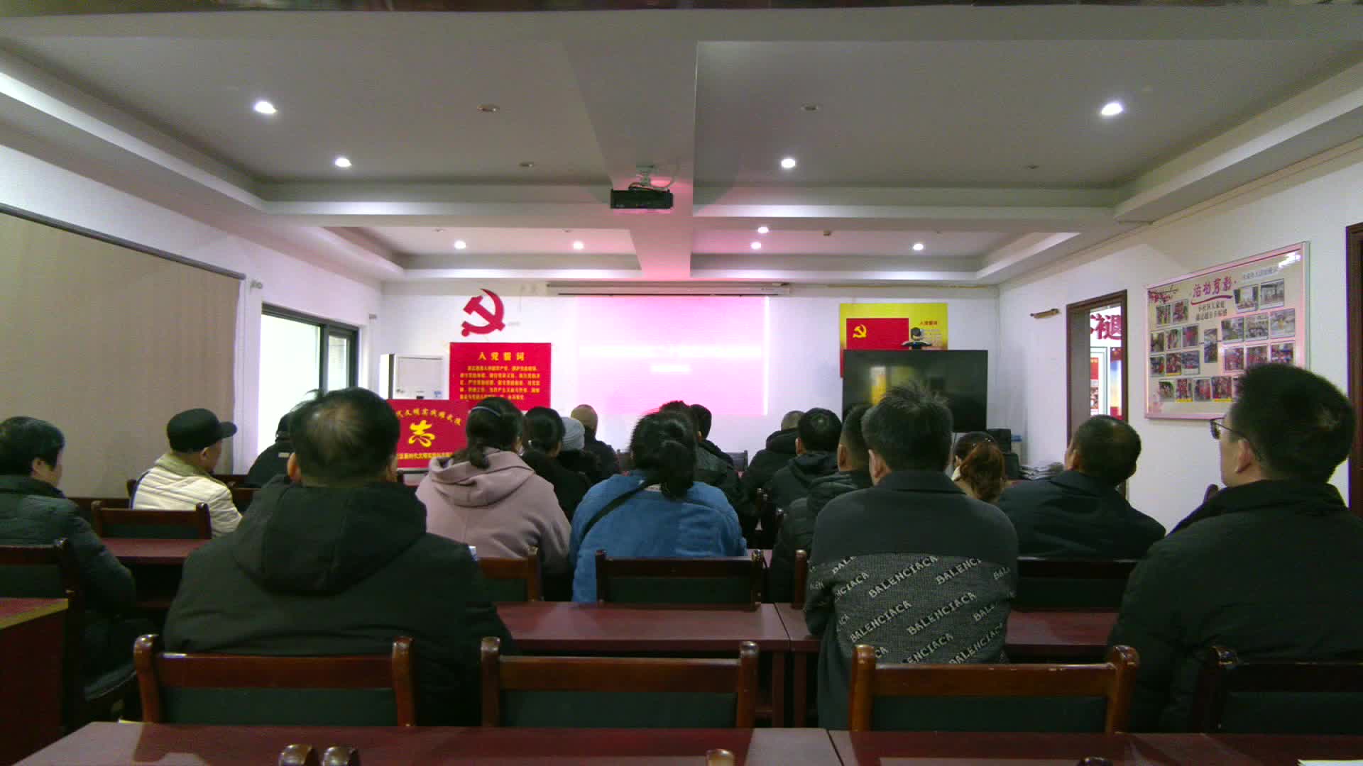 白马湖街道龙港巷社区开展党的二十届三中全会宣讲活动