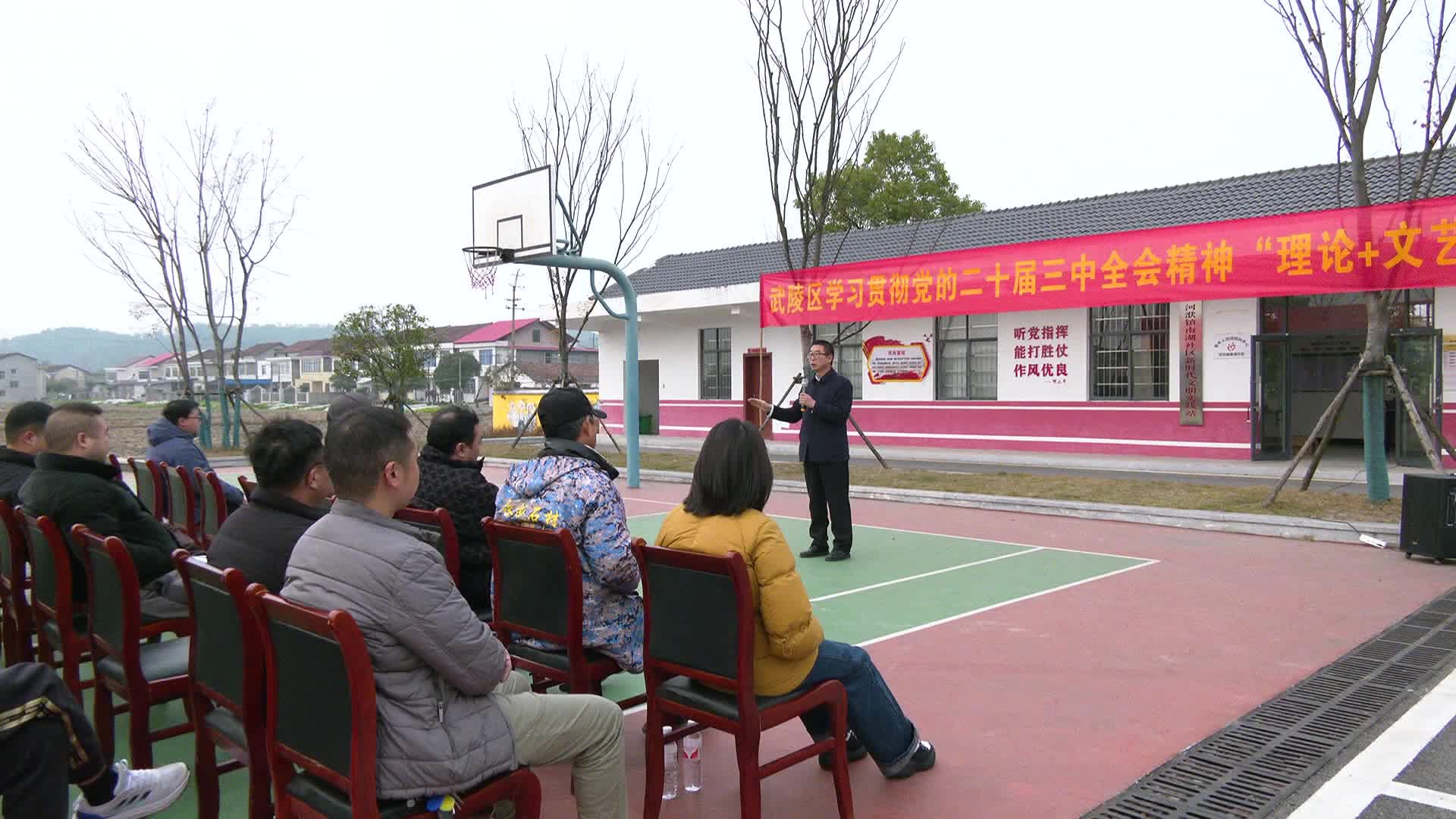 河洑镇：创新宣讲方式 确保全会精神落地生根