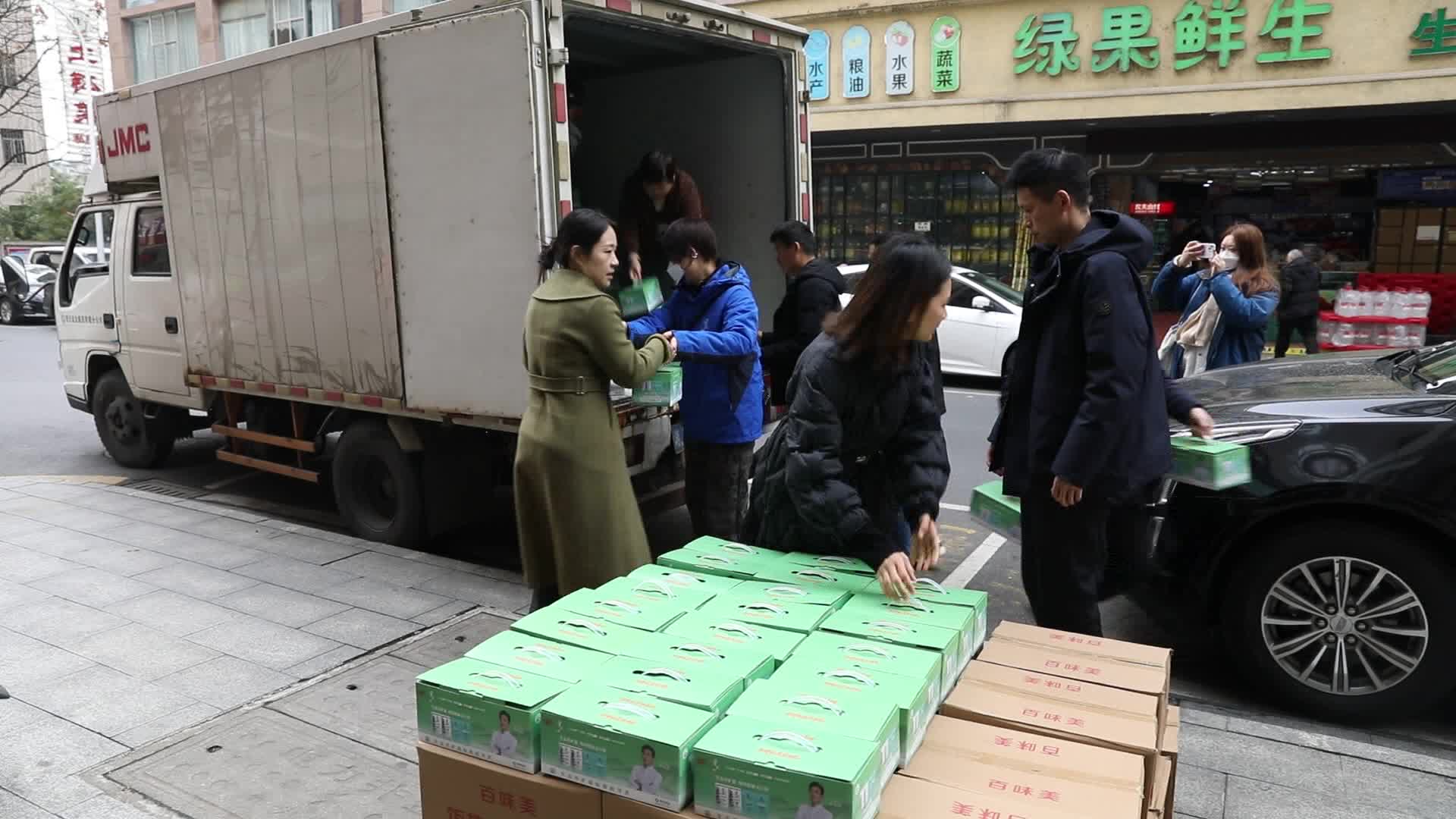 武陵区府坪街道：政协委员显担当 捐赠物资暖人心