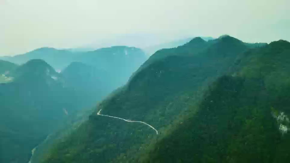 新时代新雷锋——“电”亮万家灯火 温暖千家万户的大山深处“追光人”