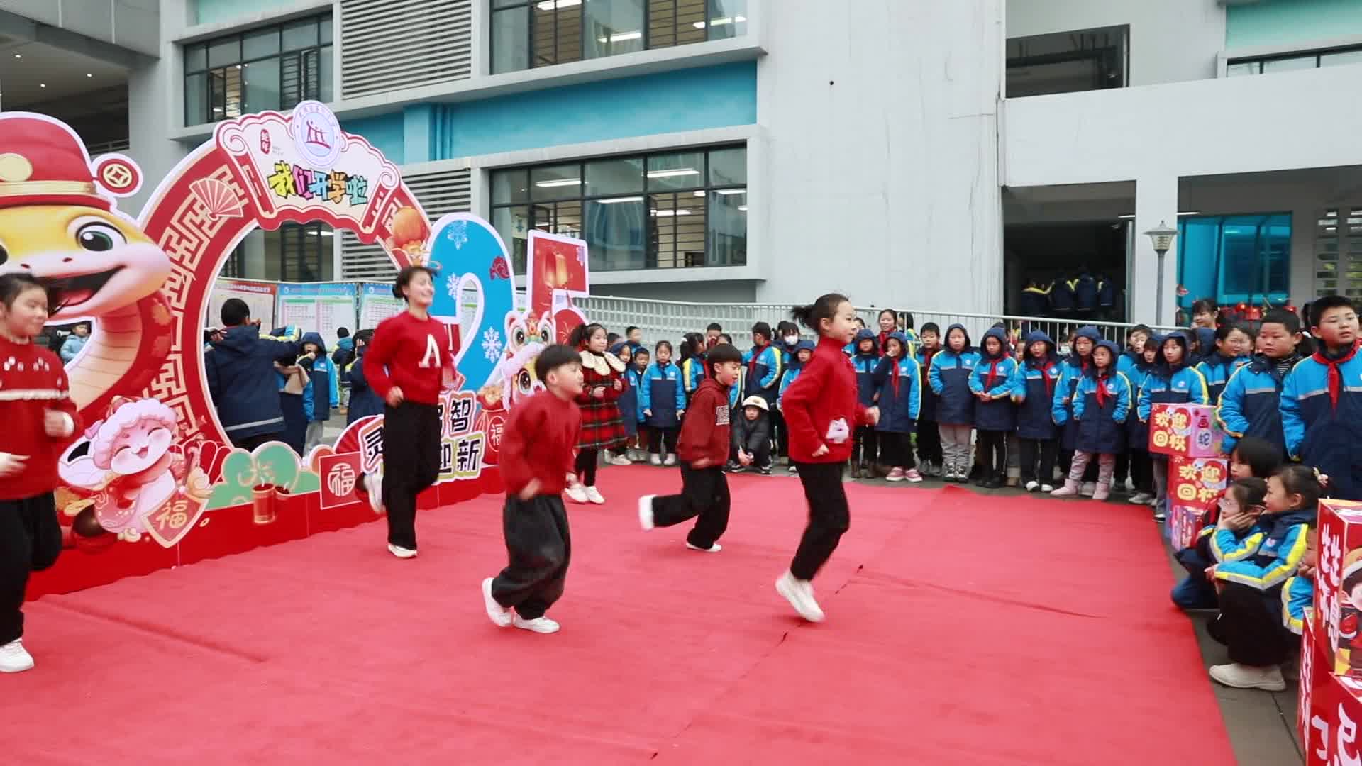 武陵区各学校迎来“开学第一课”
