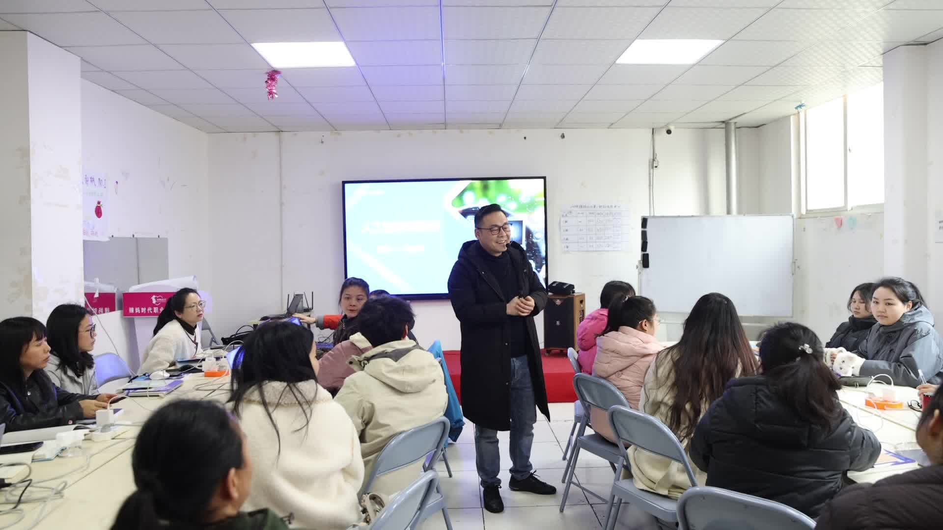 武陵区：启动人工智能训练师培训 提升失业人群就业技能水平