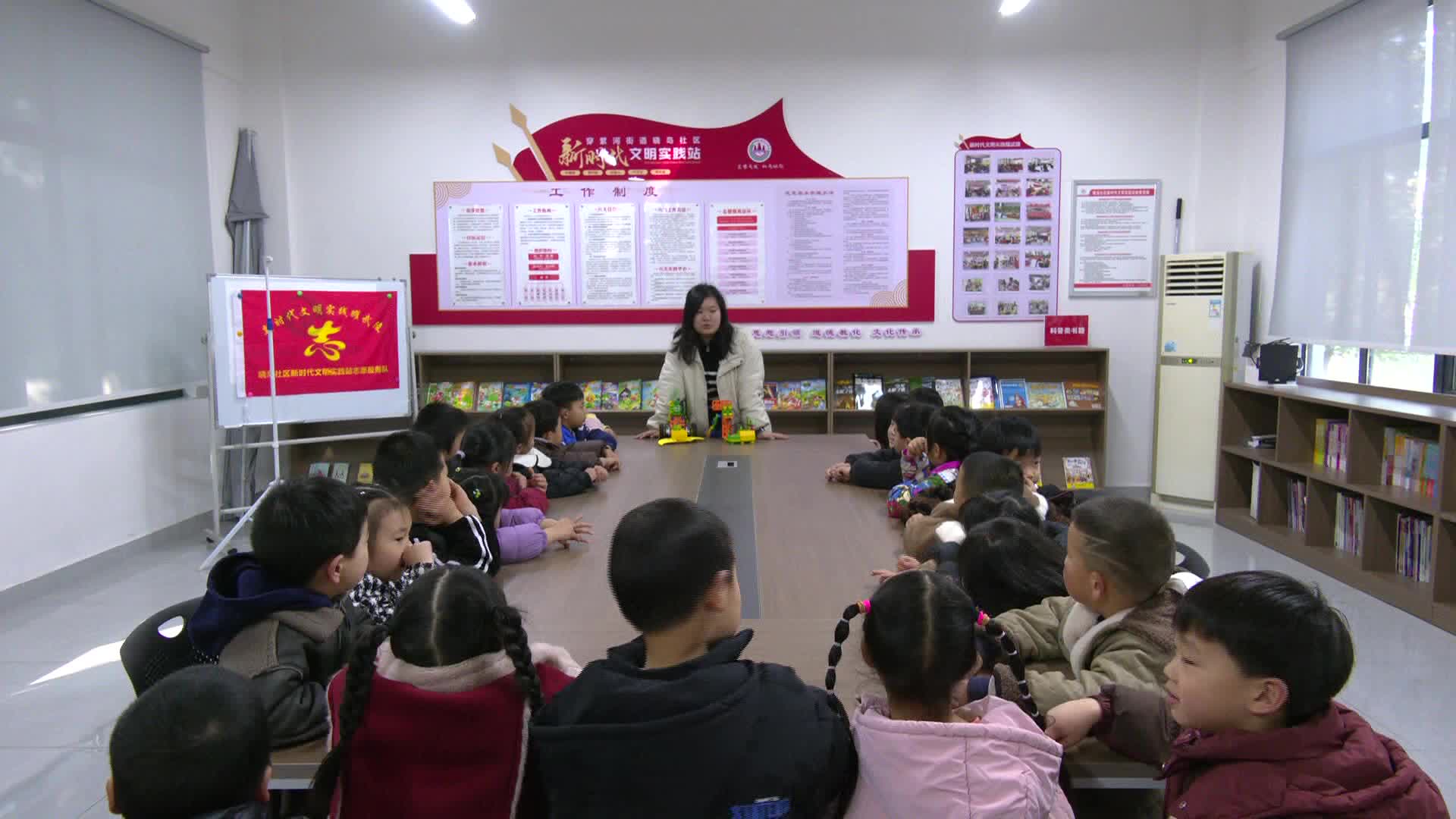 武陵区：AI机器狗秀绝技 萌娃动手探科技