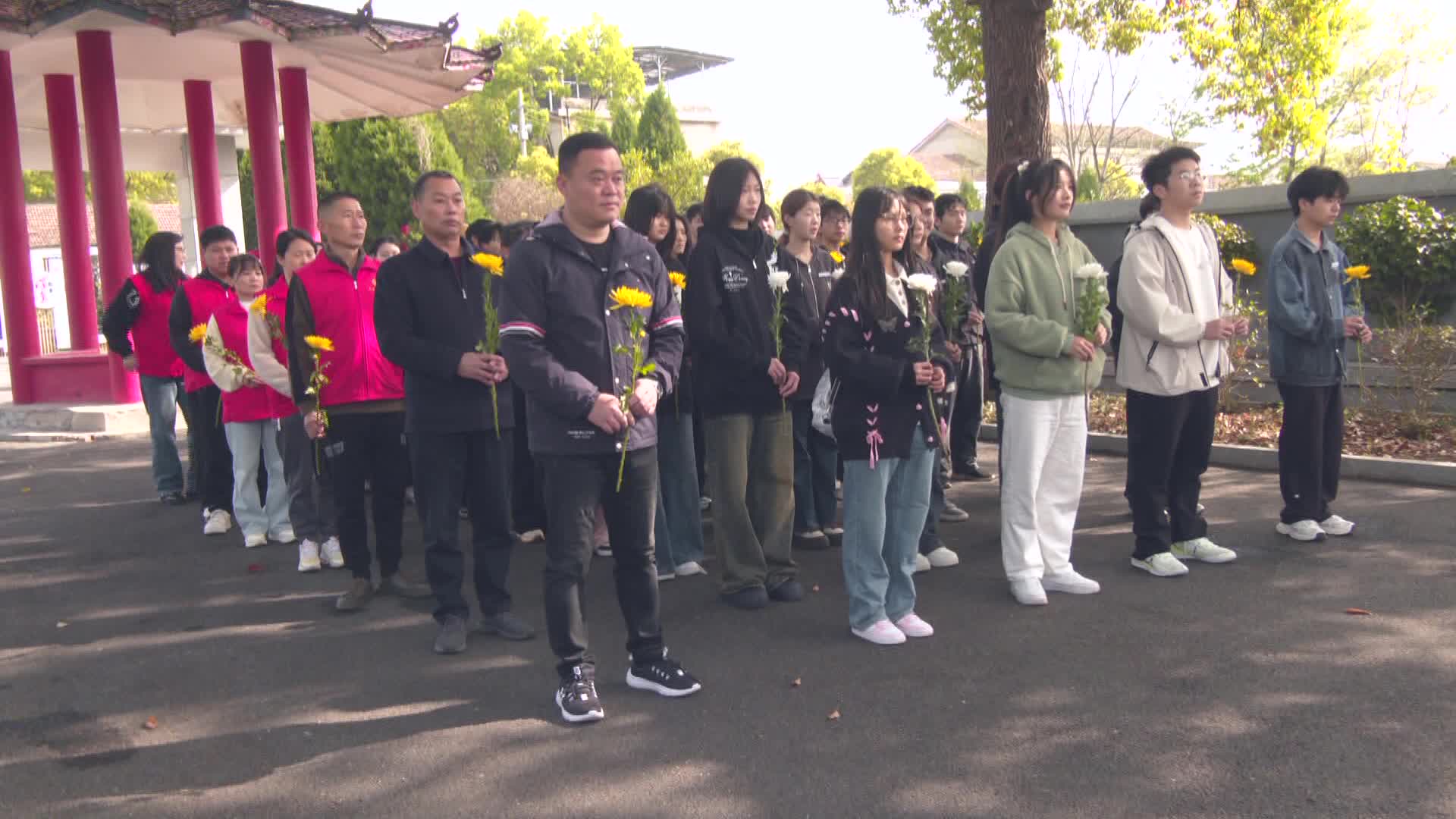 芙蓉街道泽远社区开展“清明祭英烈”主题教育实践活动
