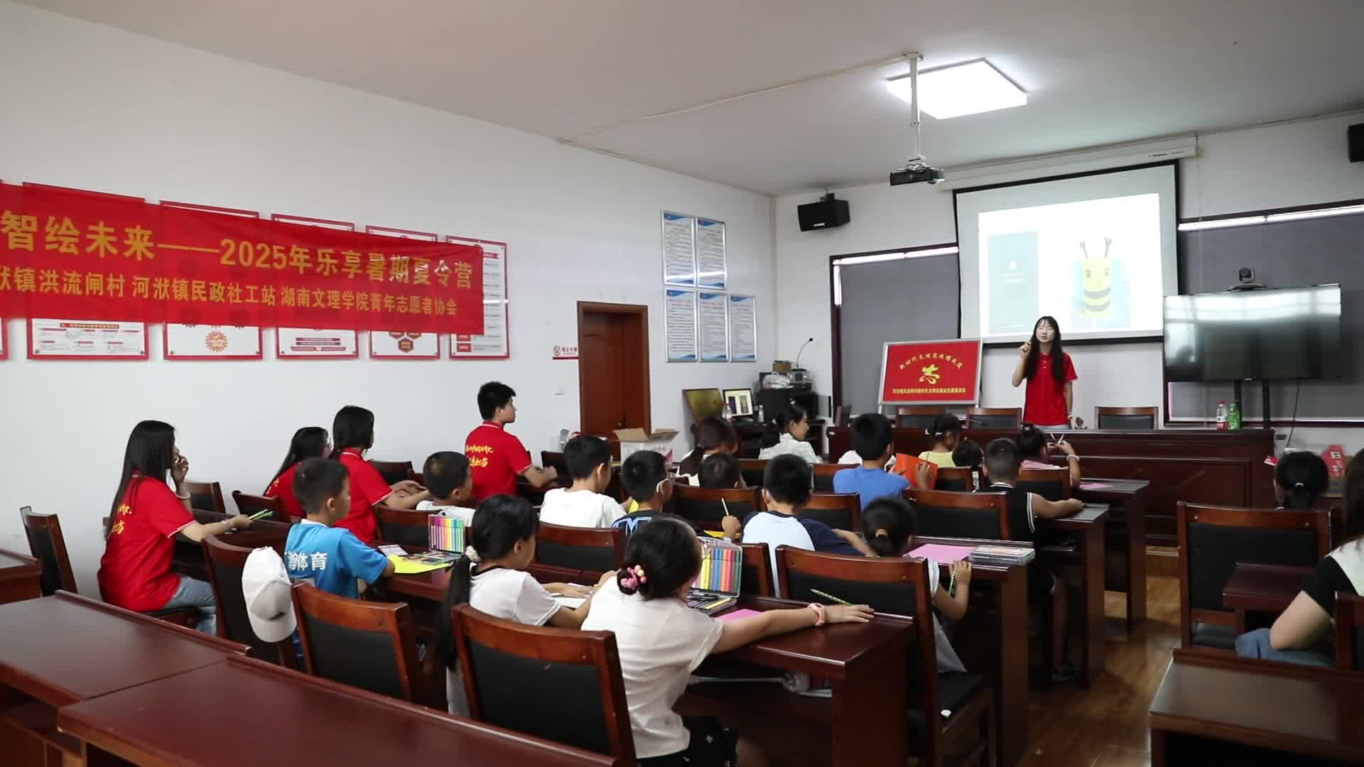 武陵区河洑镇：“七彩假期”暑期夏令营 点燃强“核”火种