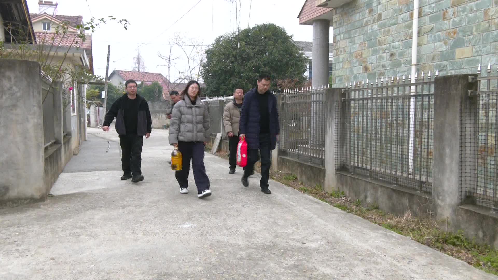 武陵区南坪街道联合爱心企业开展元旦慰问活动