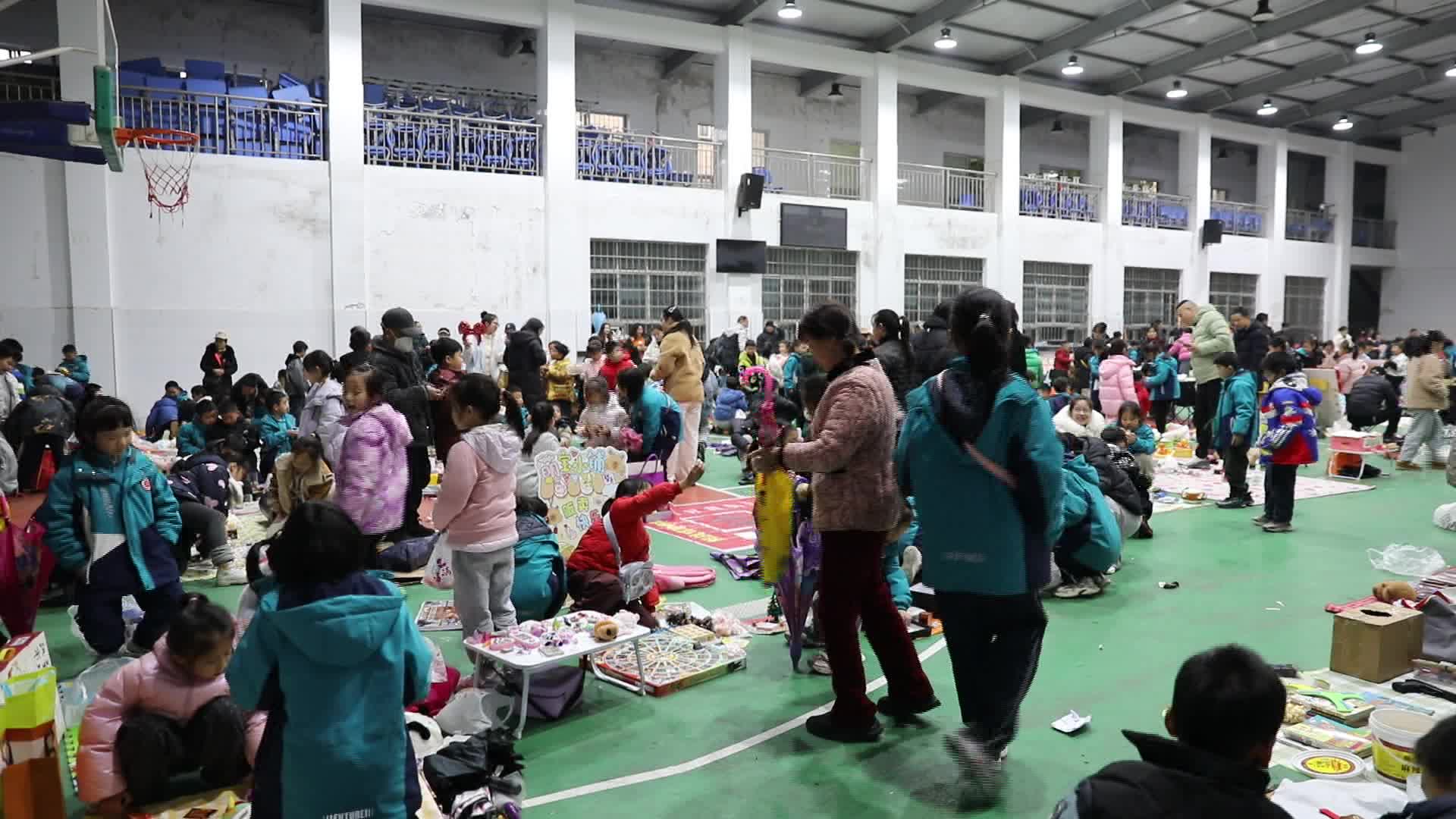 湖南幼专附小：创意集市庆元旦 童趣满满迎新年