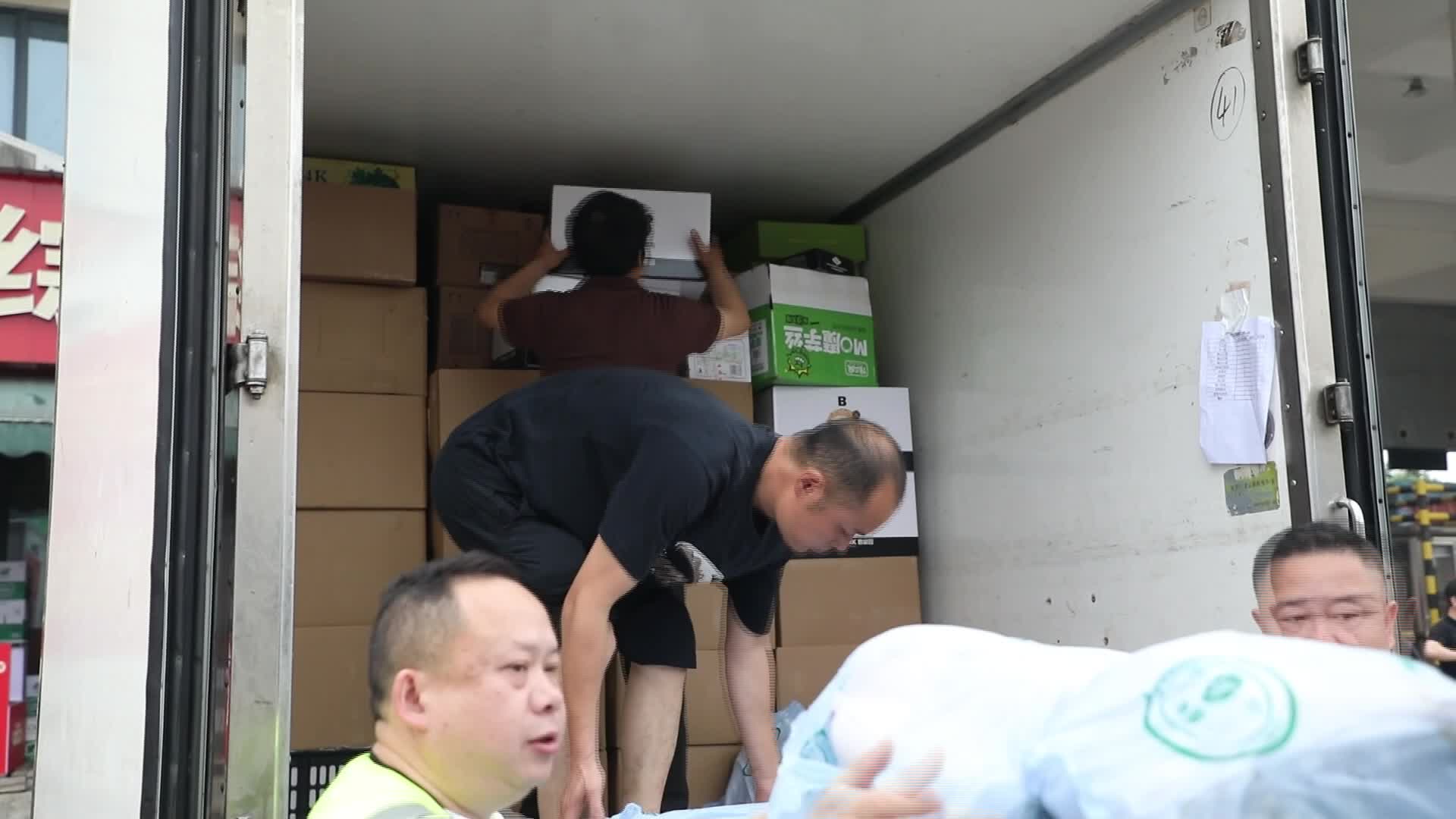 首衡常德国际农产品交易中心向石门灾区捐赠20吨生活物资