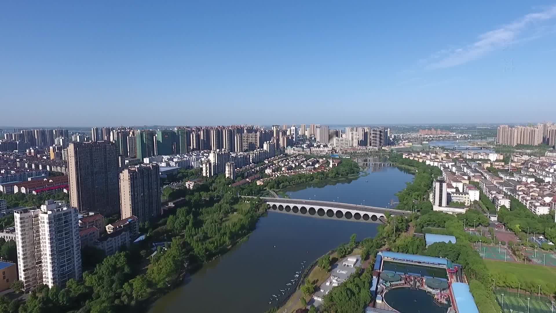 打破旺季涨价惯例 今年暑期机票呈现亲民态势
