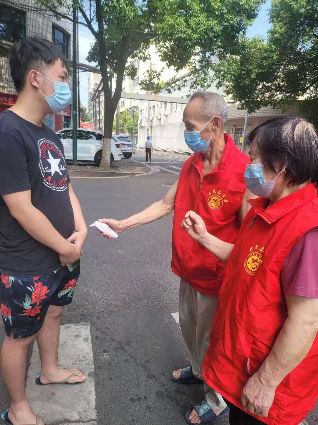 用实际行动诠释“50”纪念奖章