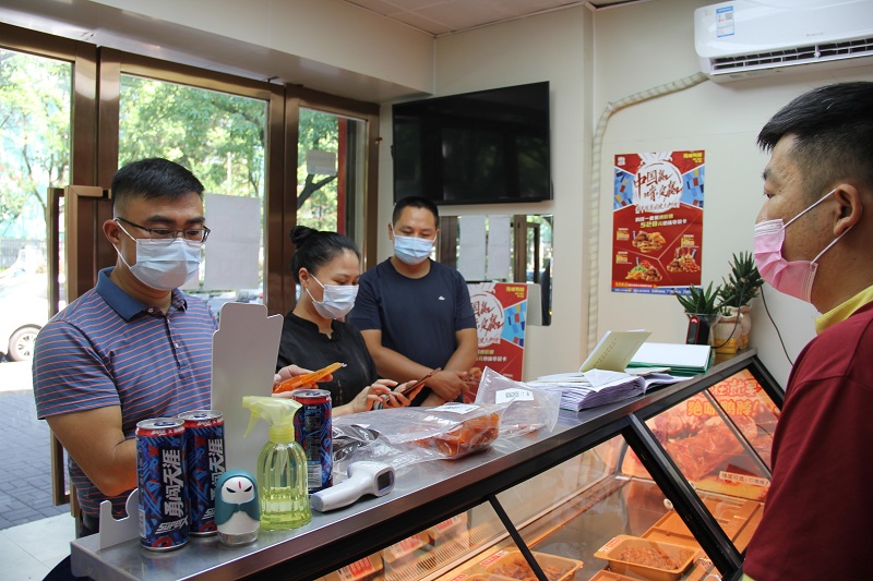 严把疫情防控关口 上好冷链食品“安全锁”