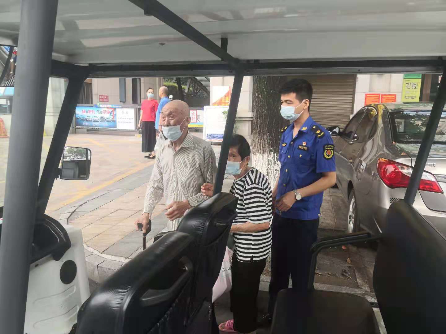 我为群众办实事——帮迷路老人回家，武陵城管暖人心
