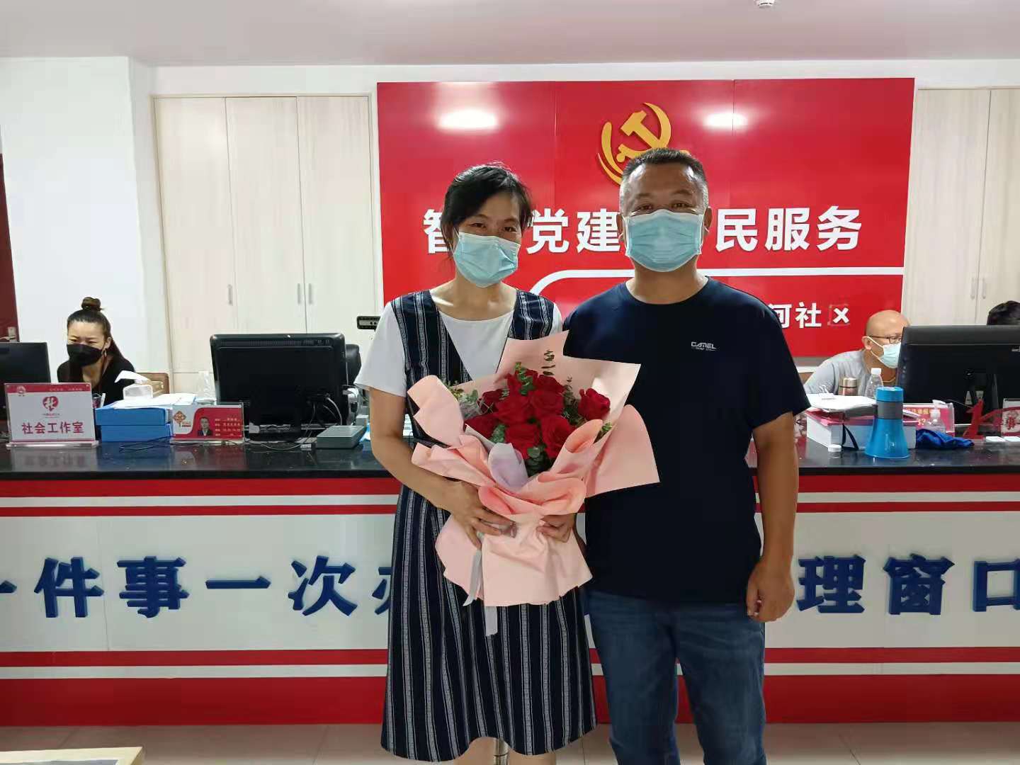 芙蓉街道：别样七夕，献礼一线“夫妻档”