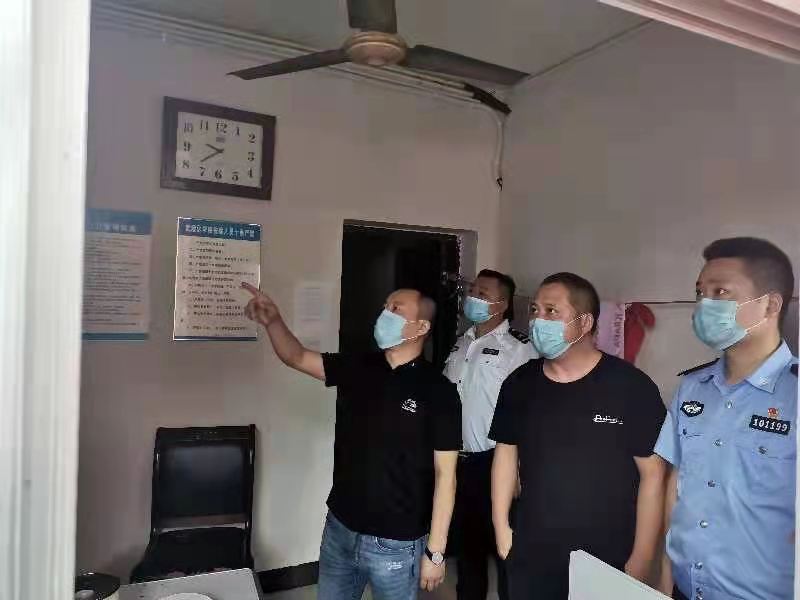 常德市第十六中学：丹洲乡政府领导督导开学安全工作， 助力平安校园创建