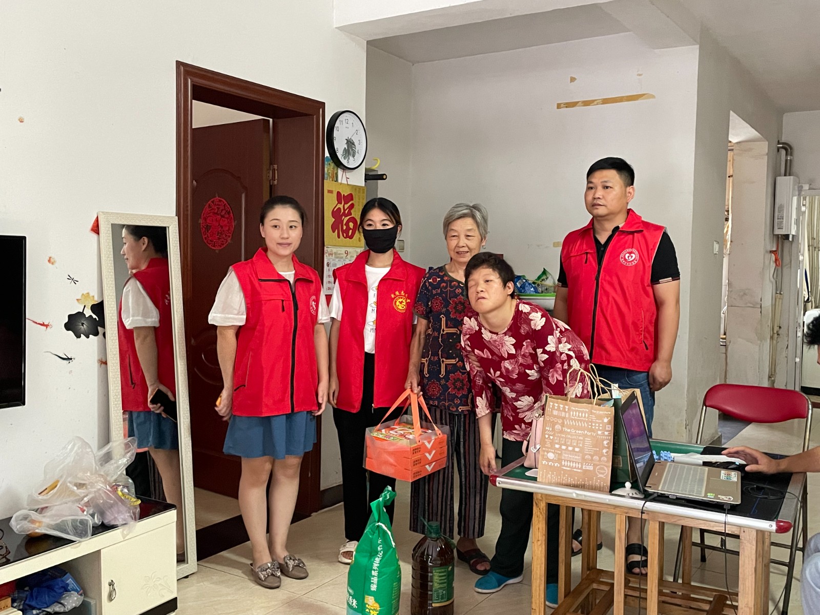 芙蓉街道：中秋慰问送温暖 真诚关爱暖人心