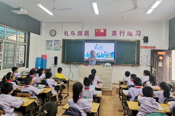 工农小学：出行有度 安全相伴