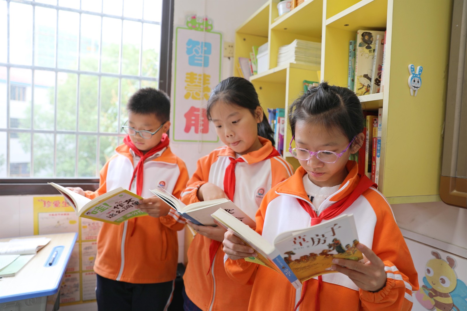 武陵区东升小学：随处有书看，随时可看书