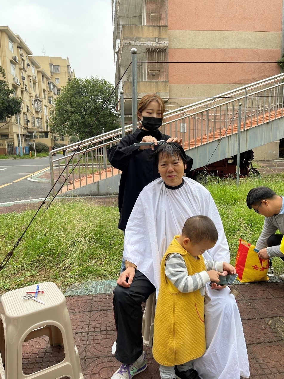 芙蓉街道：义诊送健康 情暖重阳节