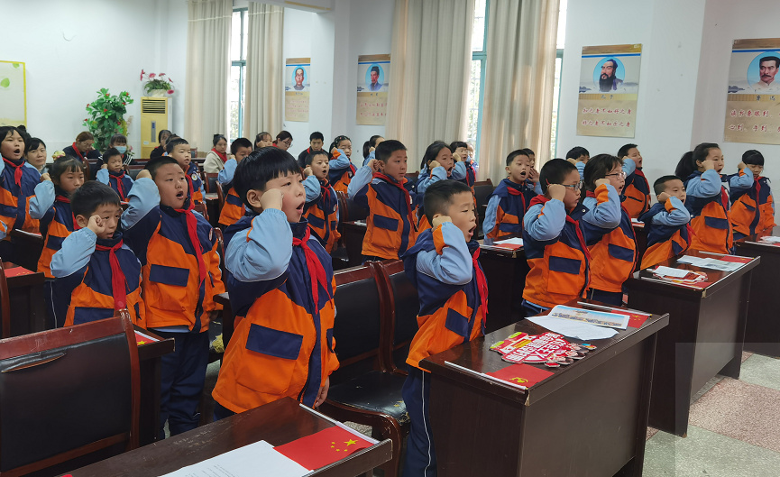 社木铺小学：举行首届队课观摩研讨暨辅导员培训活动