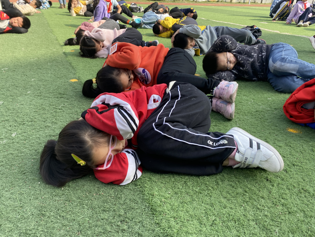 旭辉东升小学：防踩踏疏散常态  学安全保护技能