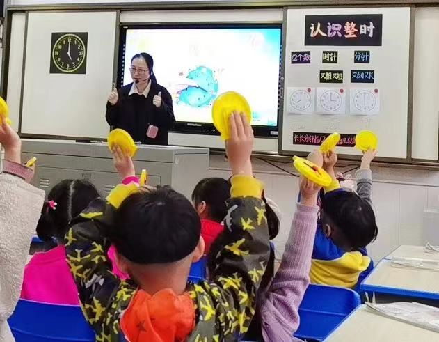 站三尺讲台 展教师风采 ——武陵区滨湖小学开展第十七届“秋实杯”课堂教学研讨活动