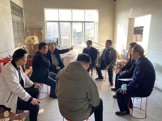 易先满走访慰问结队帮扶群众