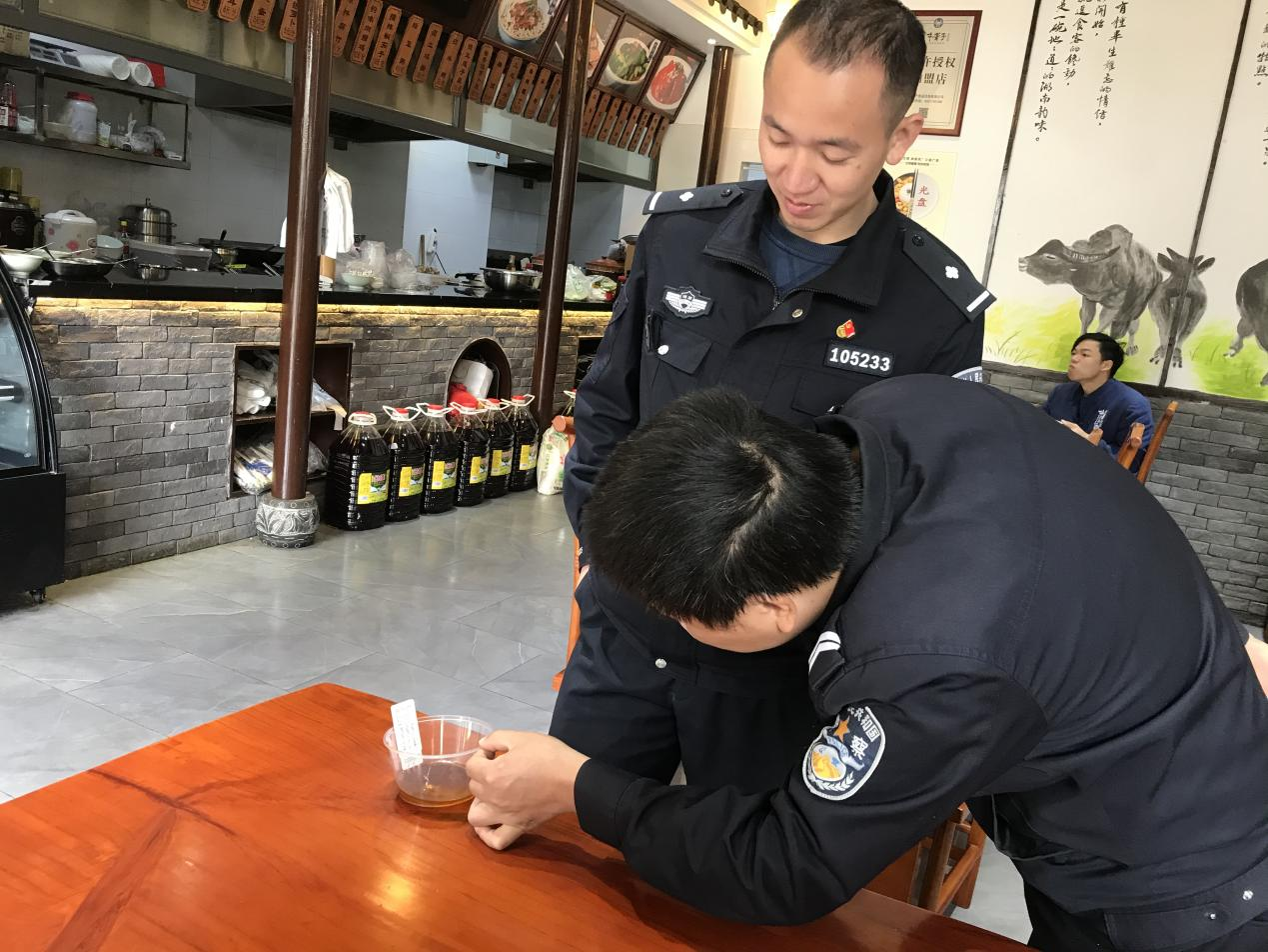 芙蓉街道开展餐饮涉毒专项突击检查