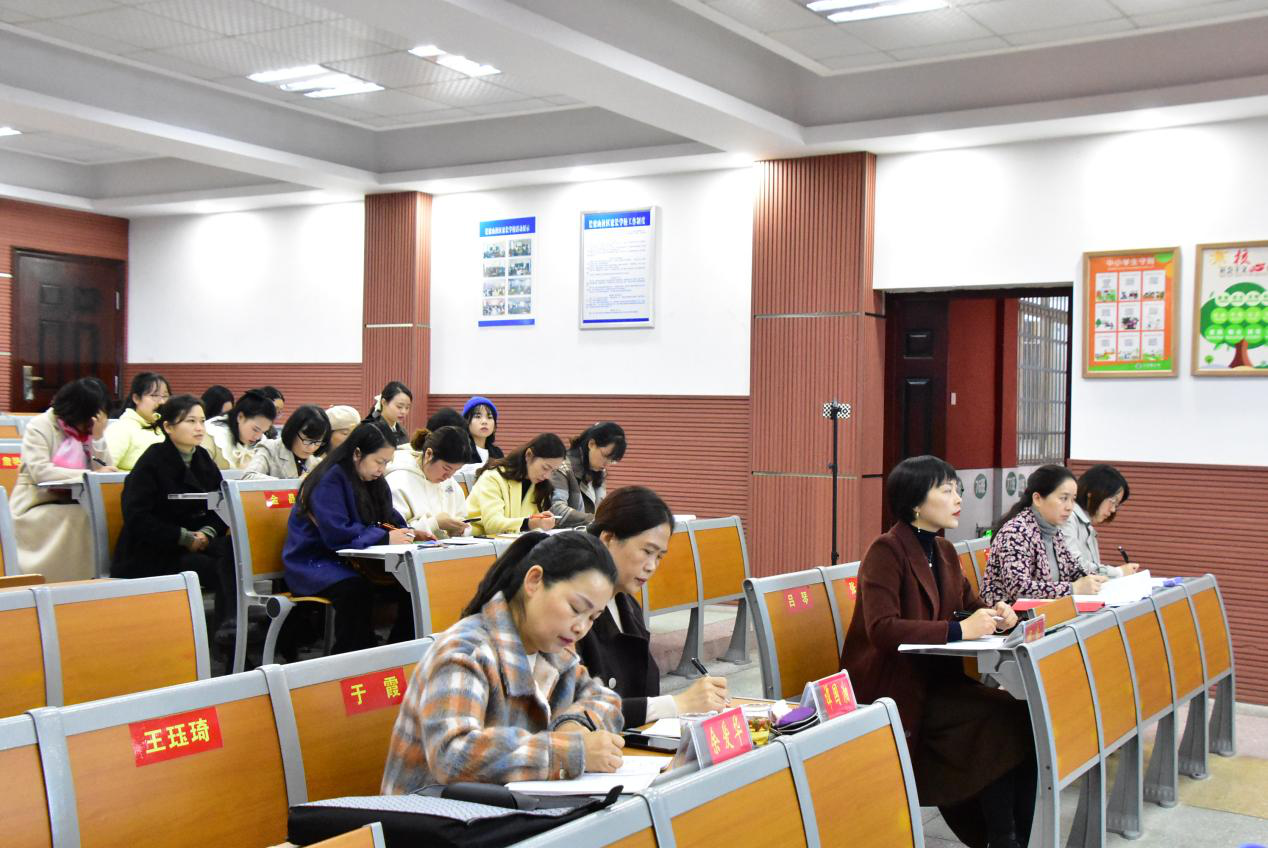 雏鹰展翅显风采，筑梦课堂览芳华