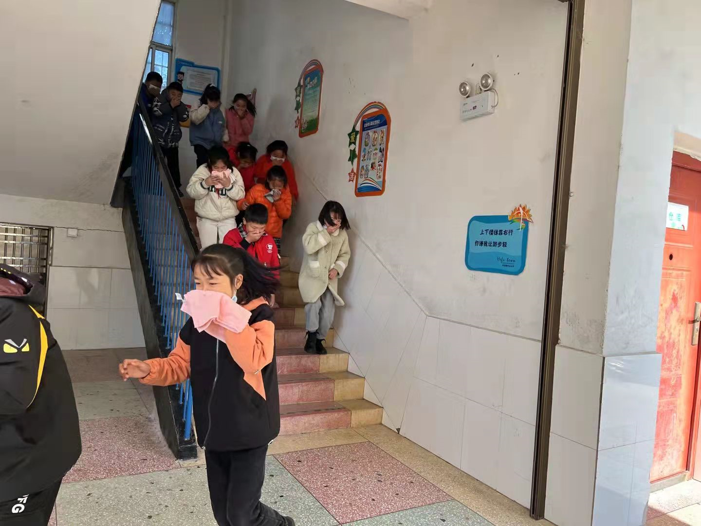 青林小学：开展消防演练 筑牢安全防线