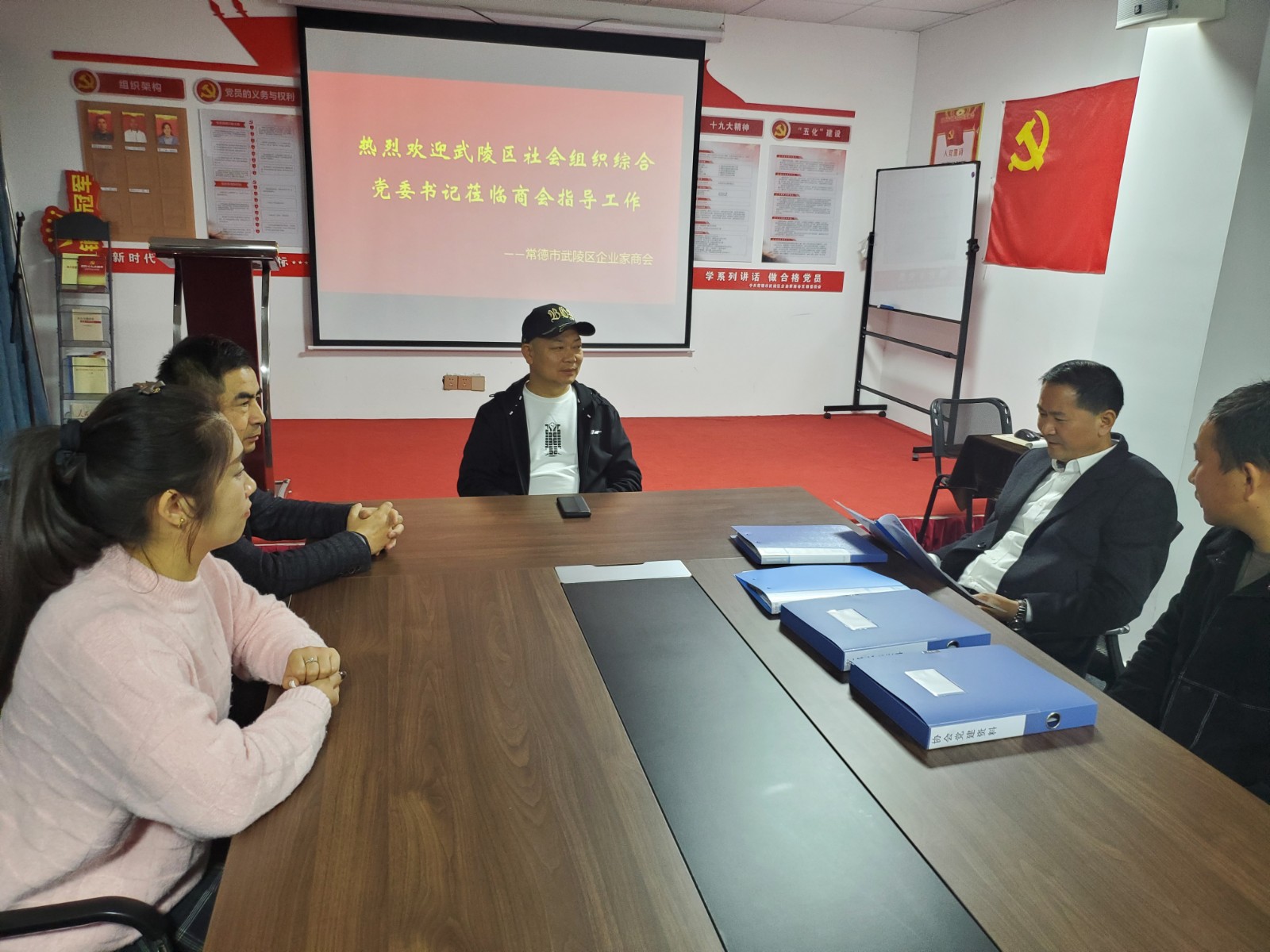 武陵区民政局调研武陵区企业家商会