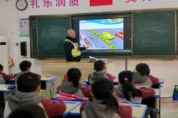 工农小学： 双减在行动，交通安全伴我行