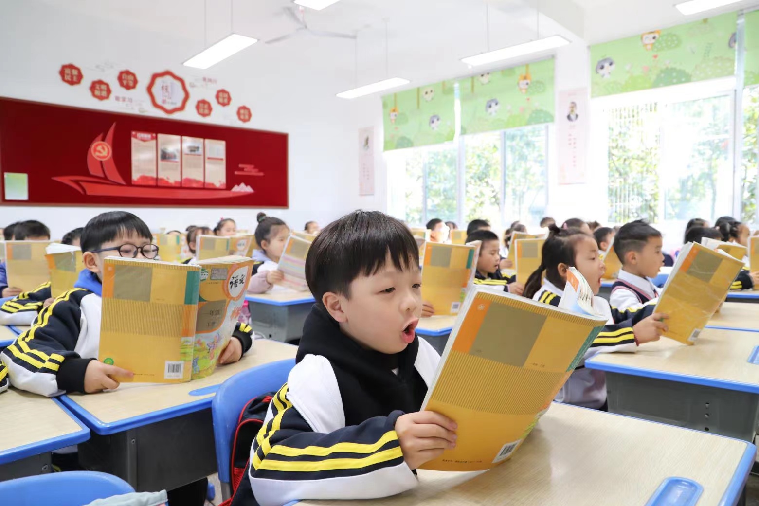 沐浴书香 陶醉经典——旭辉东升小学举行学生课文朗读比赛