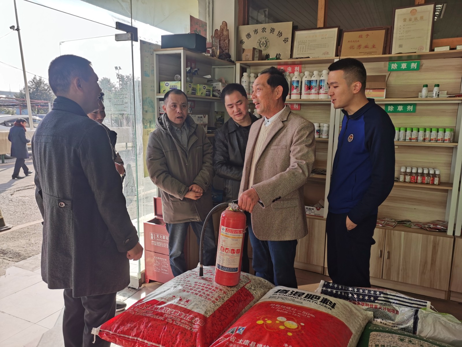 武陵区农业农村局联合多部门开展农资大市场安全生产工作现场排查整治