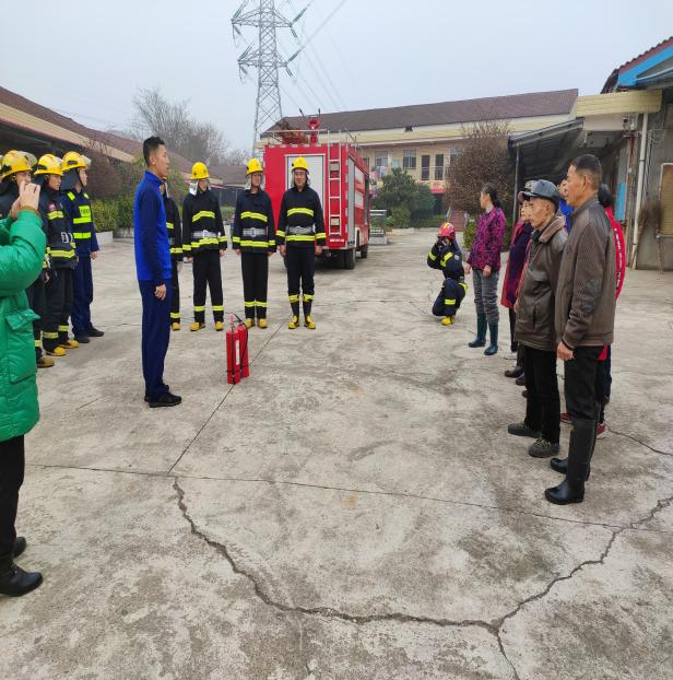河洑镇专职消防队联合市消防救援支队特勤站在辖区敬老院开展联合灭火扑救演练