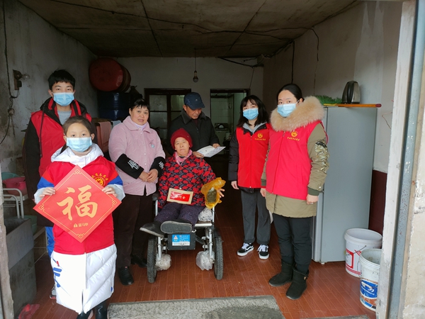 新时代文明耀武陵|永安街道东苑社区开展慰问道德模范 弘扬榜样精神志愿服务活动