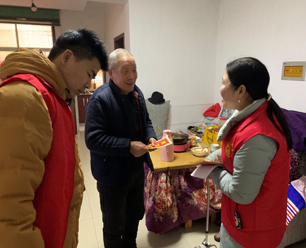 新时代文明耀武陵|永安街道三闾港社区开展“春节将至·暖意先行”节前慰问活动