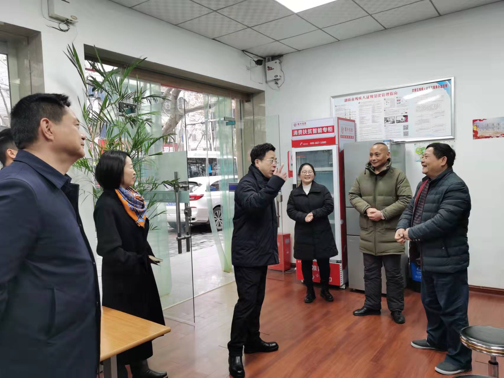 区领导邓慈陵调研区残联开年工作