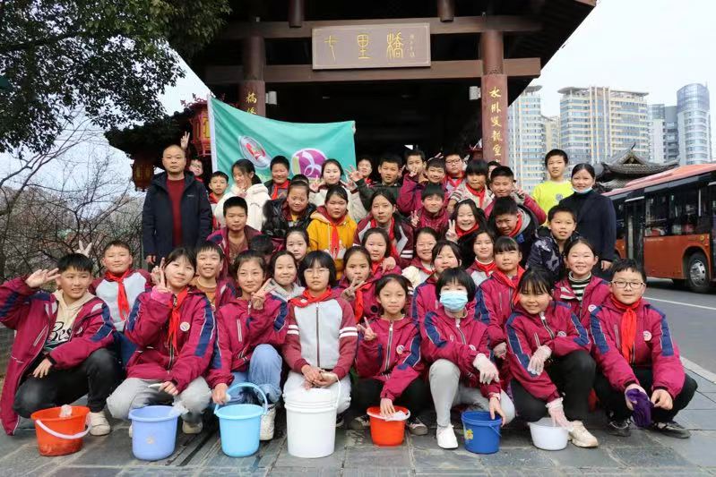 新时代文明实践耀武陵 |借春风，紫桥小学环保小分队在行动