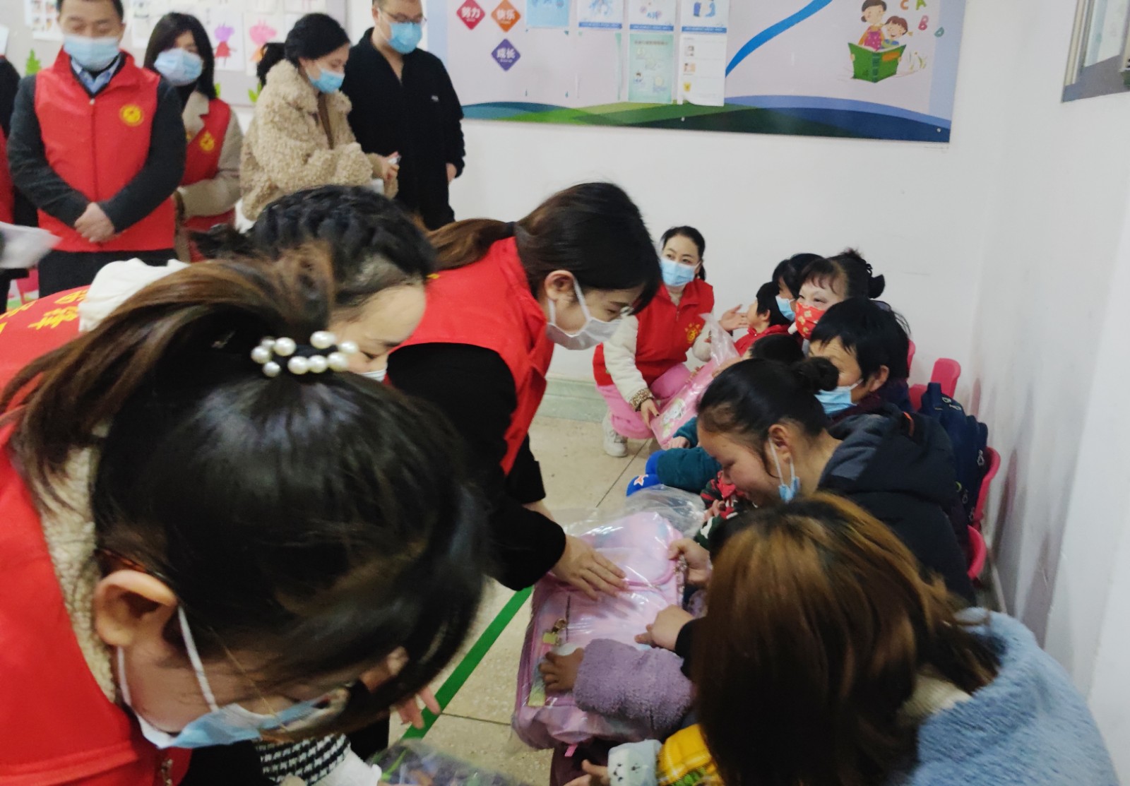 学习雷锋精神，关爱自闭症儿童——武陵区财政局开展学雷锋志愿活动