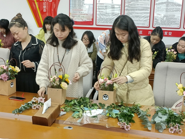 武陵区永安街道：幸福花开品“三八”