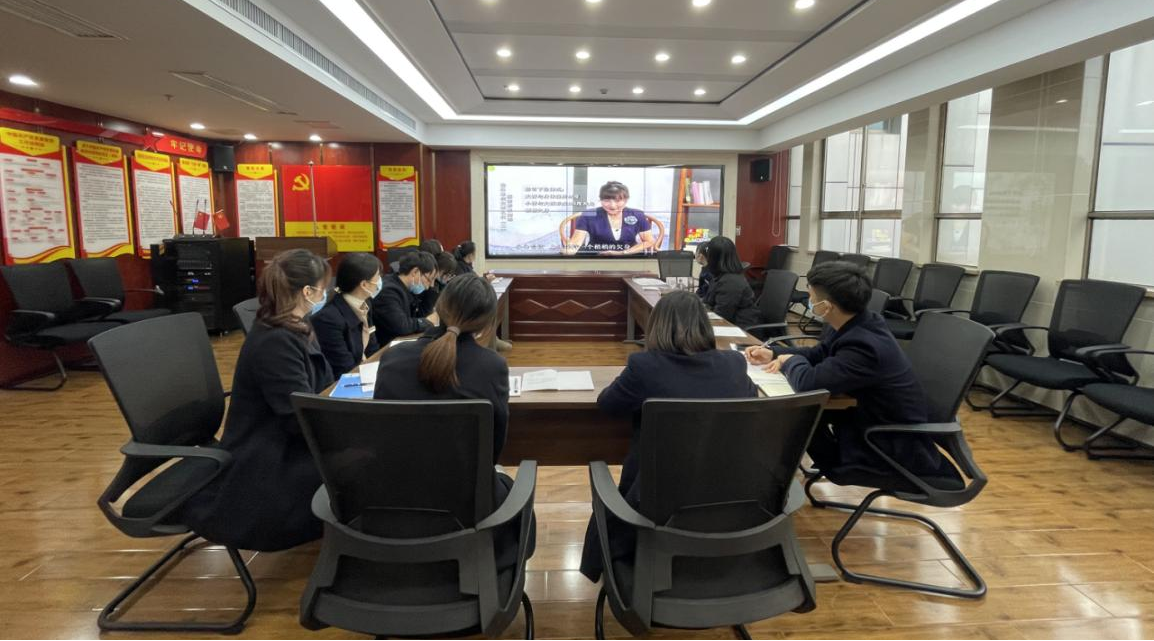 武陵区政务服务中心：学雷锋树新风 学礼仪优服务