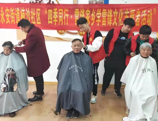 新时代文明实践耀武陵|永安街道楠沙社区：义诊义剪进社区 志愿服务暖人心