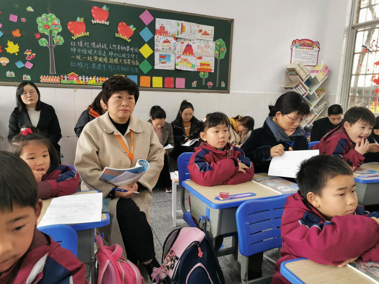 新时代文明实践耀武陵 |武陵区紫桥小学：督学推门听课，落实“双减”高效课堂