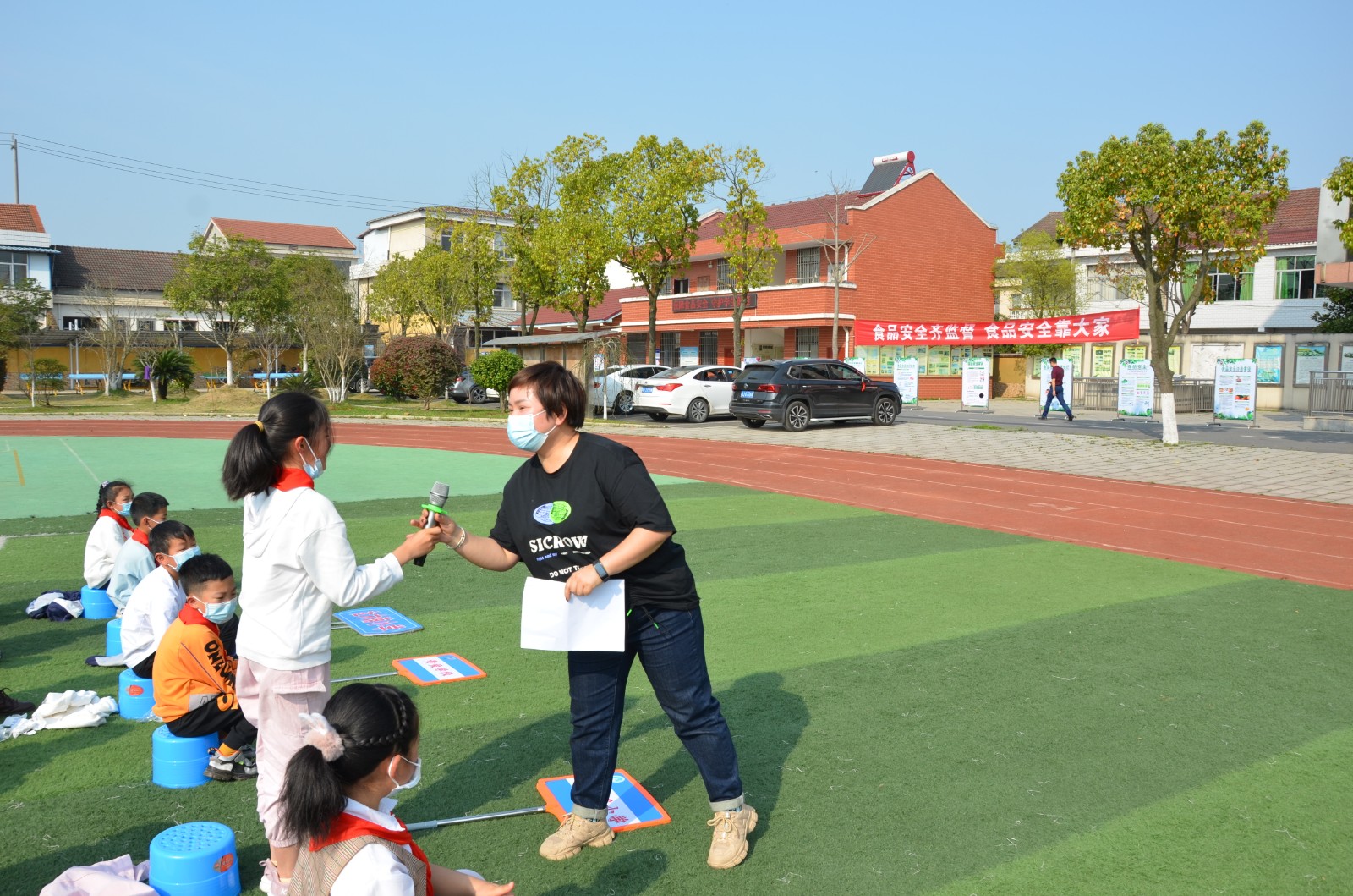 武陵区三村小学：开展芦荻山乡小学食品安全宣传教育月启动仪式