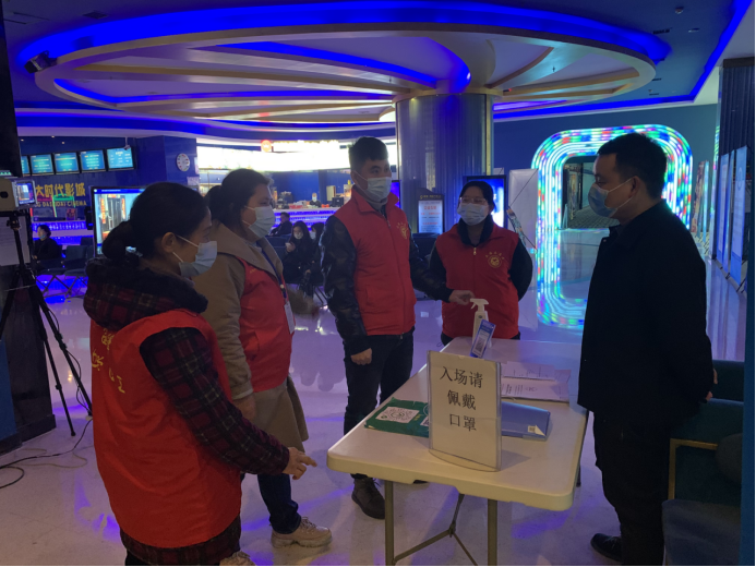 新时代文明实践耀武陵｜富强社区精致商圈志愿队督导辖区门店防疫