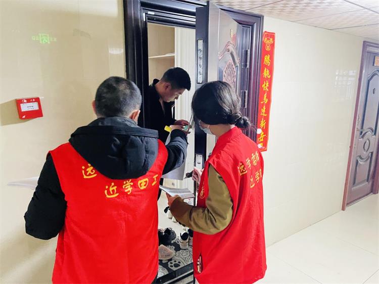 武陵区府坪街道新村社区：闻令而动，筑牢疫情防线，守护居民平安