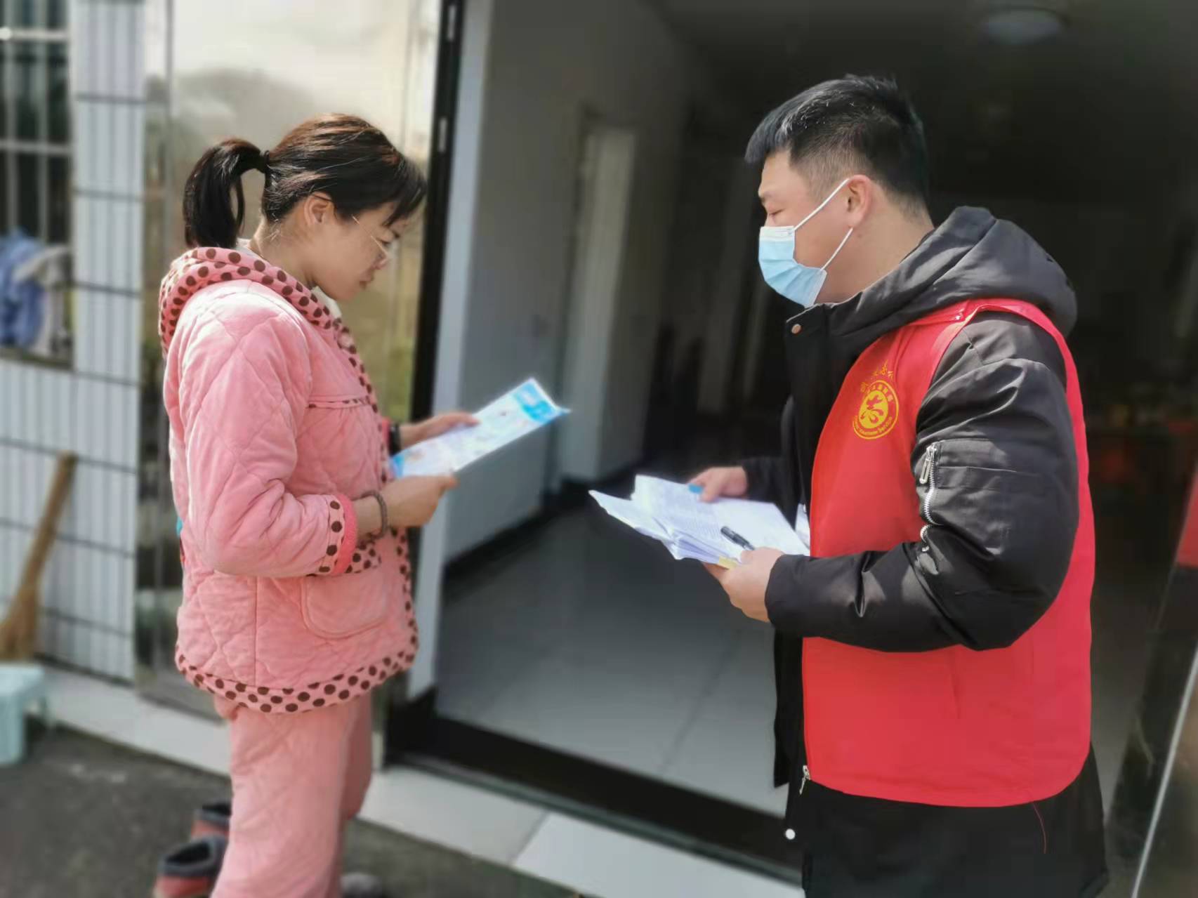 河洑镇南湖社区：疫情防控安全生产两不误