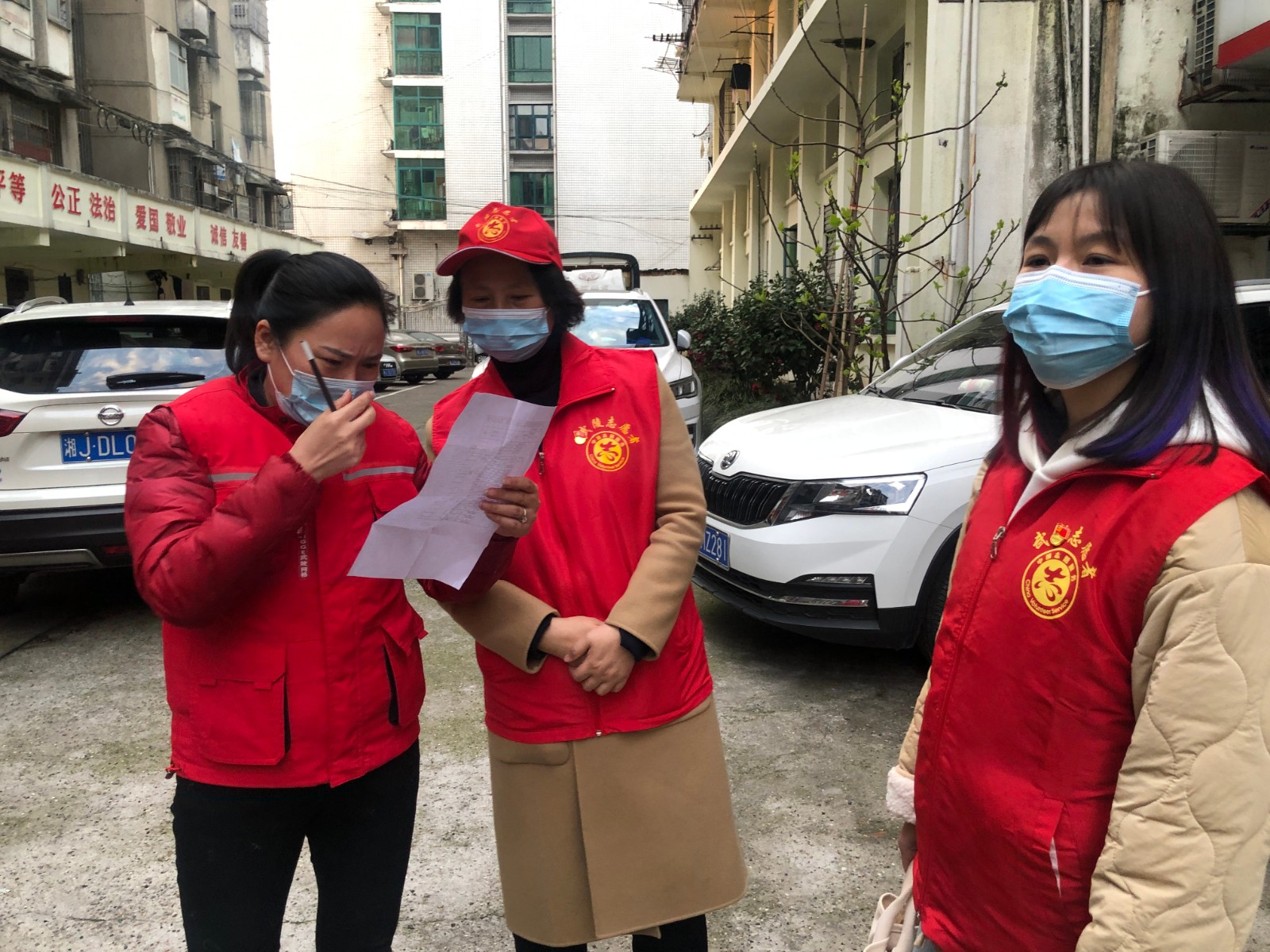 常德市武陵区东升小学：党员敲家门  守住疫情线